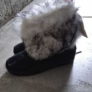 New Toms Black and White Fur Winter Boots